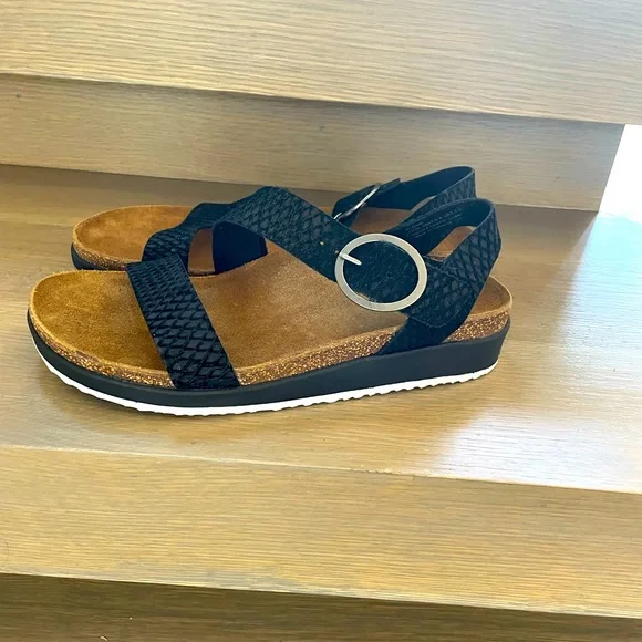 Aetrex Adrianna Adjustable Textured Quarter Strap in Black - Picture 3 of 4